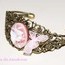 Bracelet jonc romantique filigrane camée papillon rose bronze